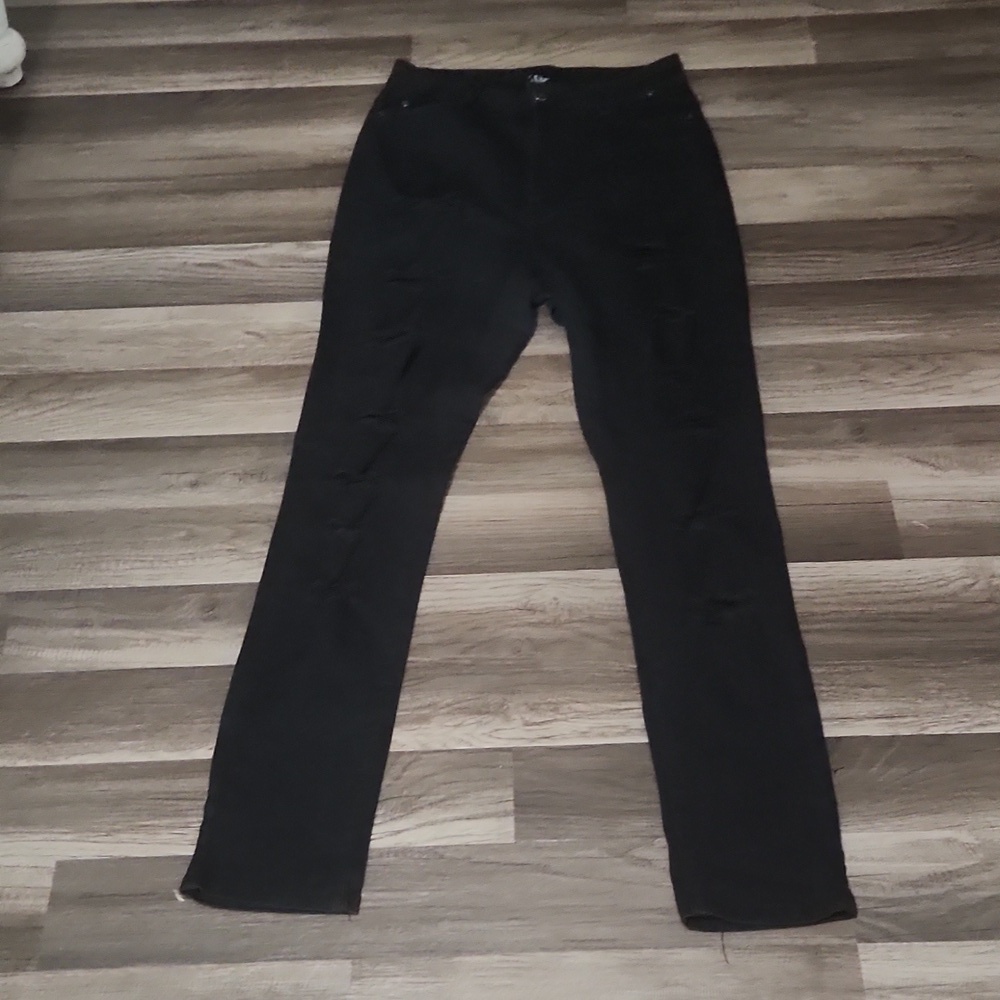 Bob Jeans Black Distressed Jeans Size 15/16 Inseam 30'